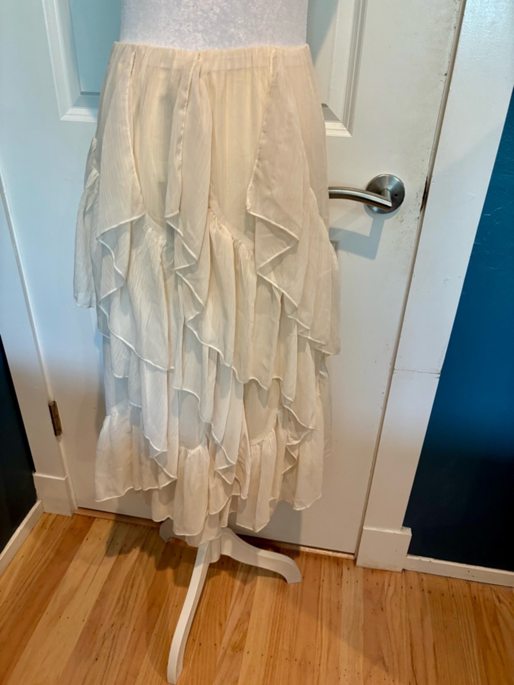 NWT Sincerely Jules Cream Ruffled Tiered Chiffon Midi Skirt - S - Picture 3 of 7